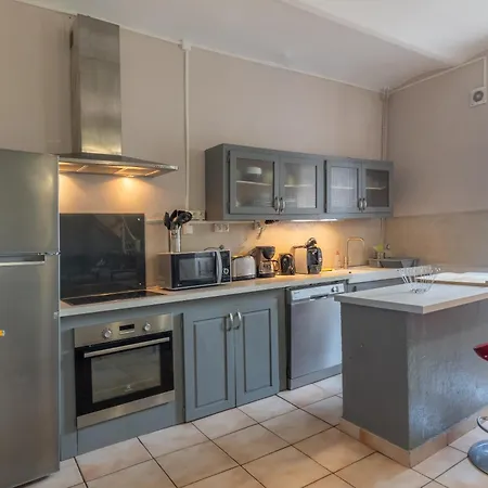 Дом отдыха Belle Maison En Pierre Avec Piscine *