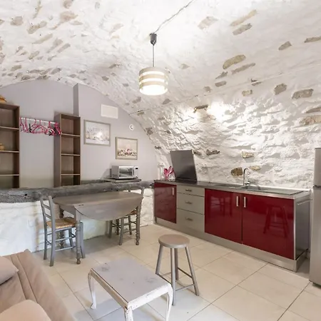 펜션 Belle Maison En Pierre Avec Piscine Berrias-et-Casteljau