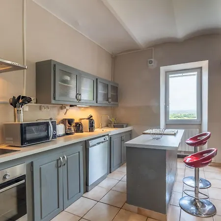 Дом отдыха Belle Maison En Pierre Avec Piscine